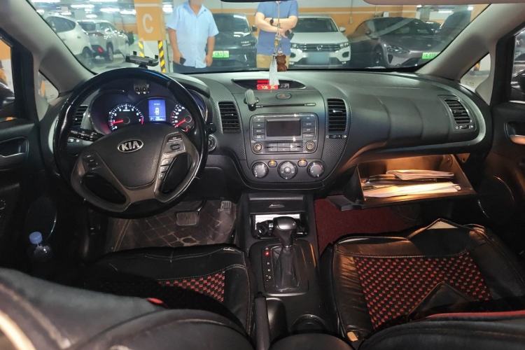 Used Kia K3 2013 1.6L Automatic GLS Center Console