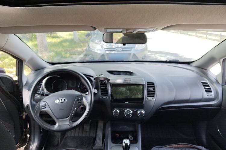 Used Kia K3 2013 1.6L Manual GLS Center Console