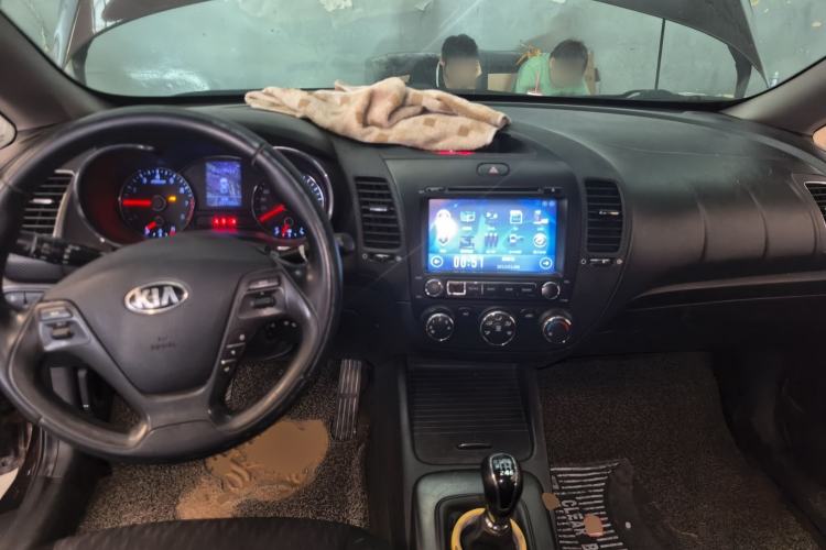 Used Kia K3 2013 1.6L Manual GLS Center Console