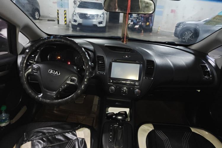 Used Kia K3 2013 1.6L Automatic DLX Center Console