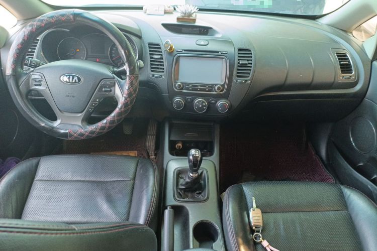 Used Kia K3 2013 1.6L Manual GLS Center Console