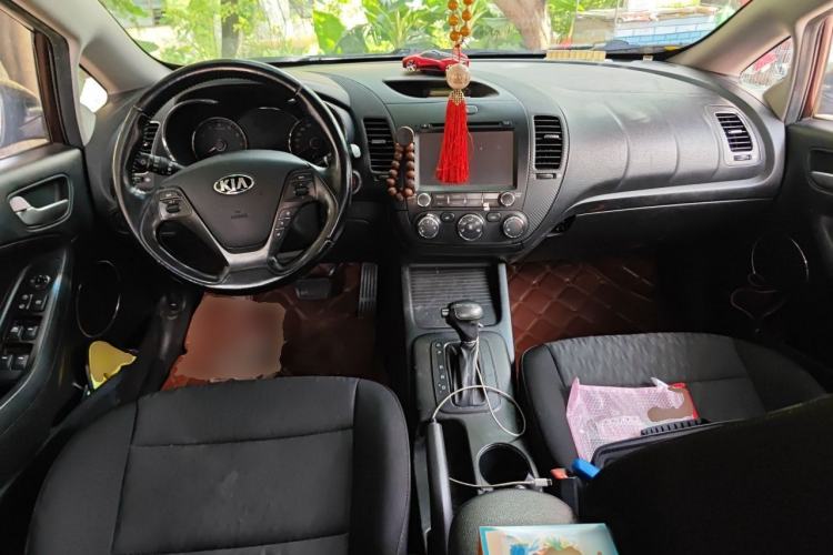 Used Kia K3 2013 1.6L Automatic GLS Center Console