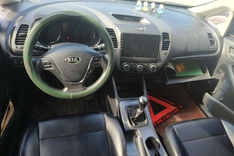 Used Kia K3 2013 1.6L Manual GLS Center Console
