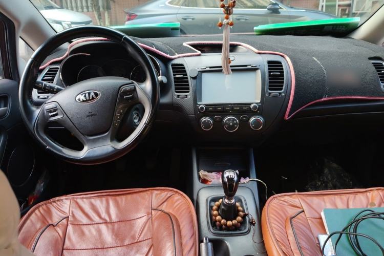Used Kia K3 2013 1.6L Manual GLS Center Console