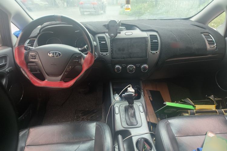 Used Kia K3 2013 1.6L Automatic GLS Center Console