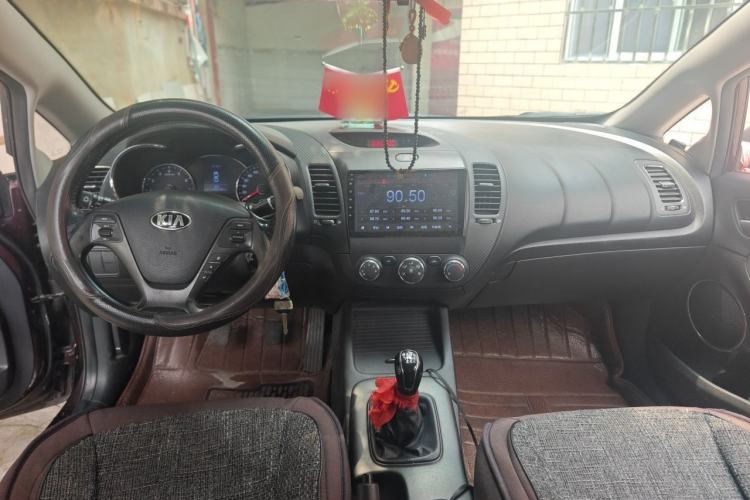 Used Kia K3 2013 1.6L Manual GLS Center Console