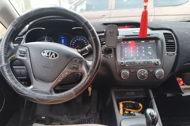 Used Kia K3 2013 1.6L Manual GLS Center Console