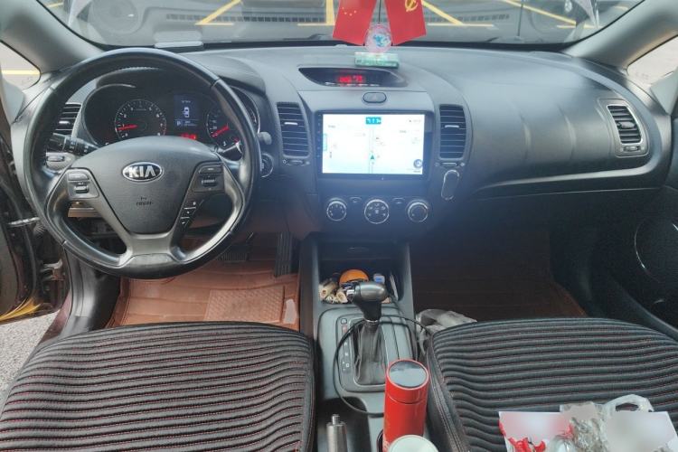 Used Kia K3 2013 1.6L Automatic GLS Center Console