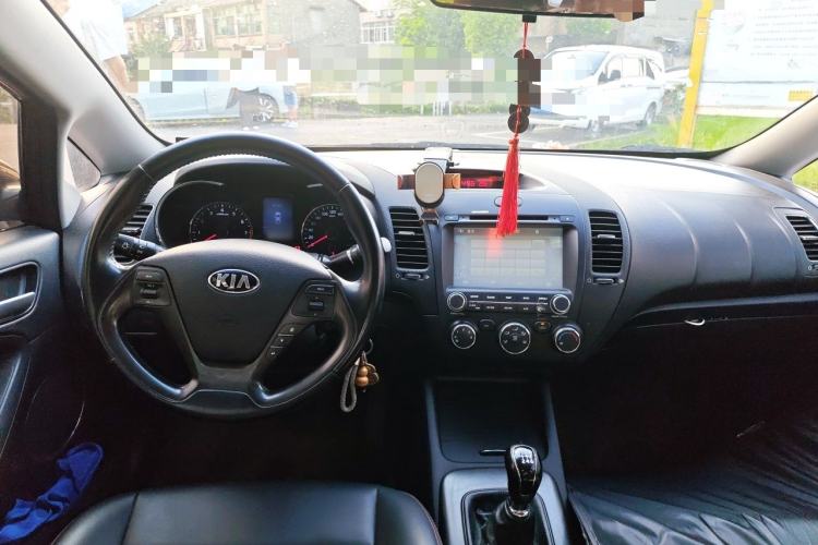 Used Kia K3 2013 1.6L Manual GLS Center Console