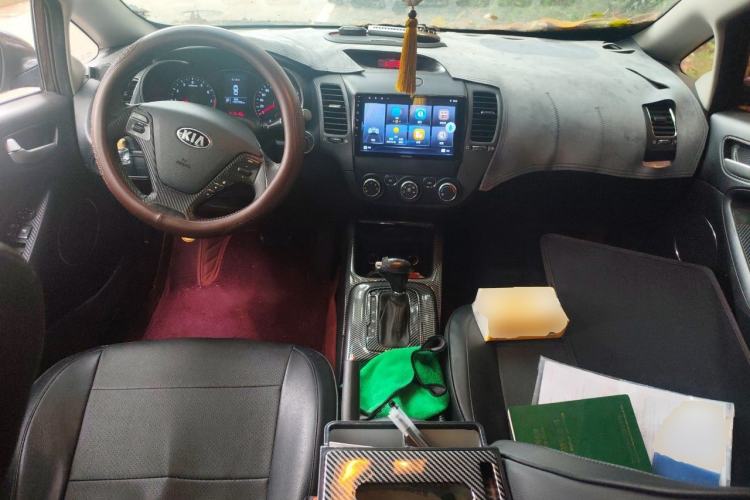 Used Kia K3 2013 1.6L Automatic GLS Center Console