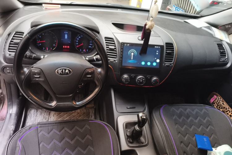 Used Kia K3 2013 1.6L Manual GLS Center Console