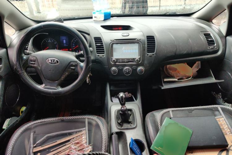 Used Kia K3 2013 1.6L Manual GLS Center Console