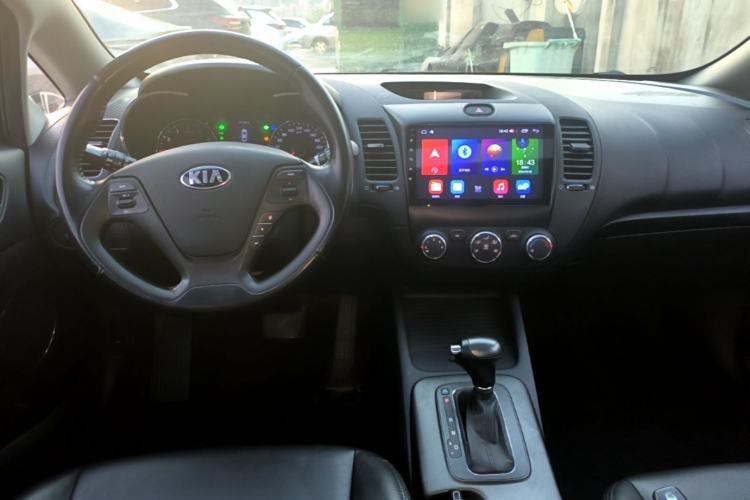 Used Kia K3 2013 1.6L Automatic GLS Center Console