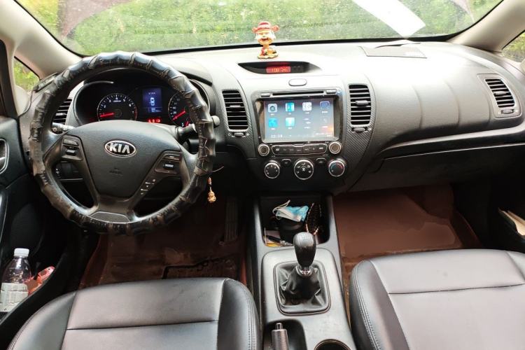 Used Kia K3 2013 1.6L Manual GL Center Console