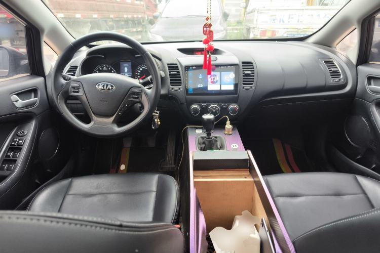 Used Kia K3 2013 1.6L Manual GLS Center Console