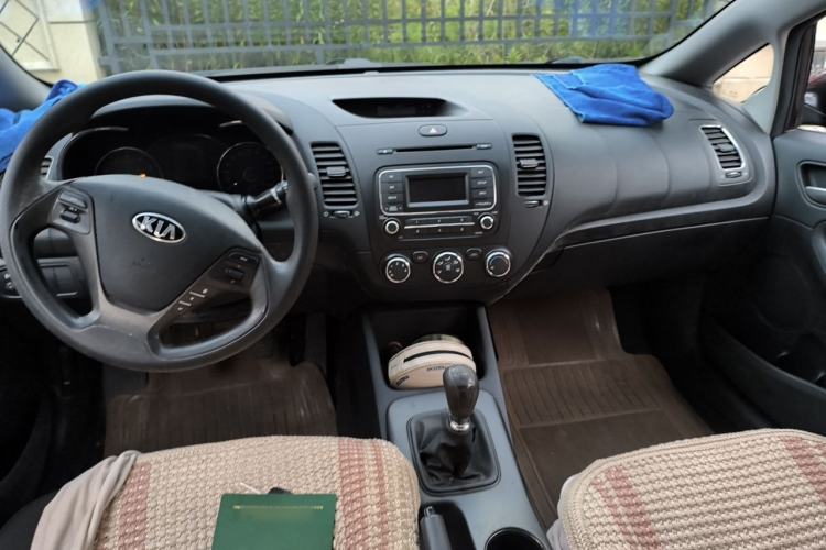 Used Kia K3 2013 1.6L Manual GL Center Console