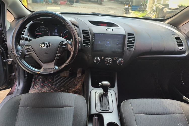 Used Kia K3 2013 1.6L Automatic GLS Center Console