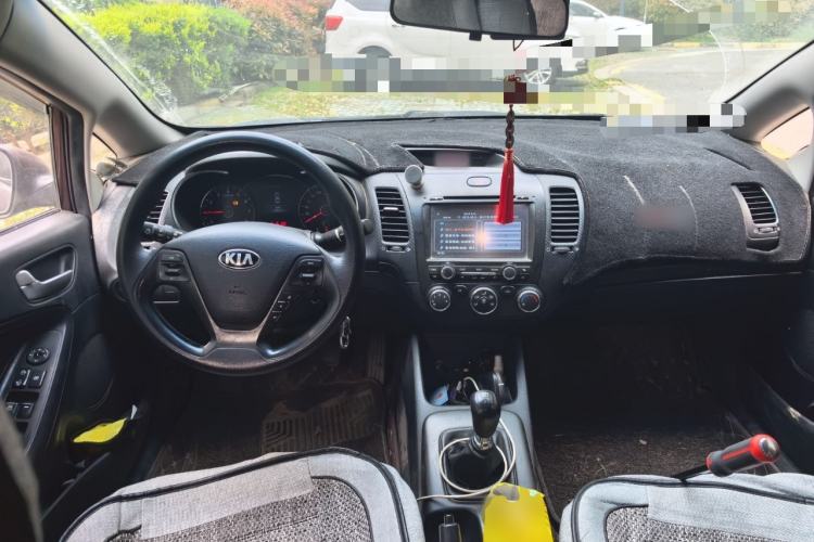 Used Kia K3 2013 1.6L Manual GL Center Console