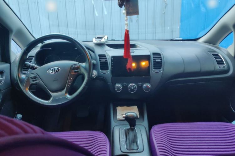 Used Kia K3 2013 1.6L Automatic GLS Center Console