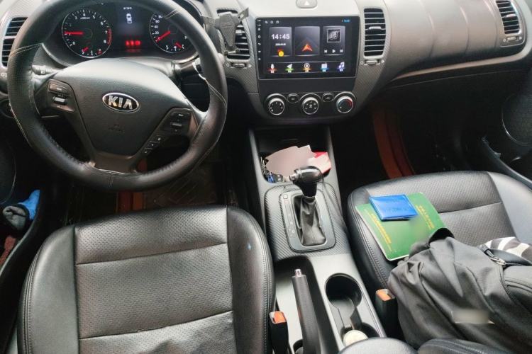 Used Kia K3 2013 1.6L Automatic GLS Center Console