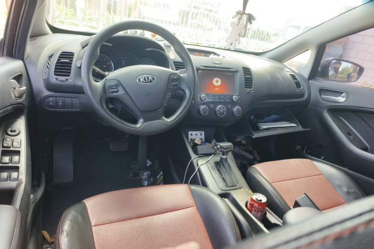 Used Kia K3 2013 1.6L Automatic GL Center Console
