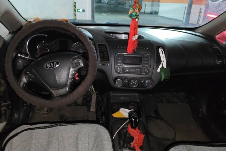 Used Kia K3 2013 1.6L Manual GLS Center Console