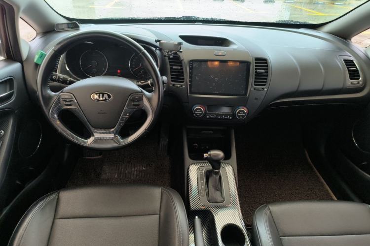 Used Kia K3 2013 1.6L Automatic DLX Center Console