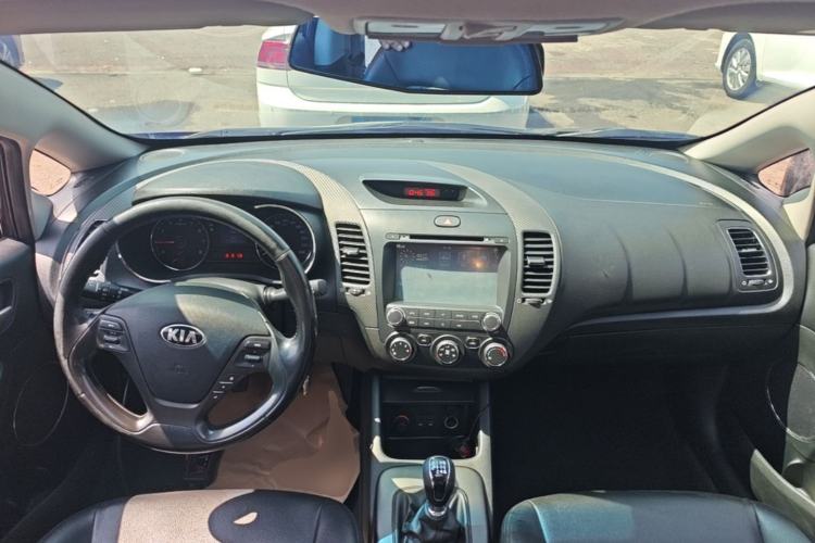 Used Kia K3 2013 1.6L Manual GLS Center Console
