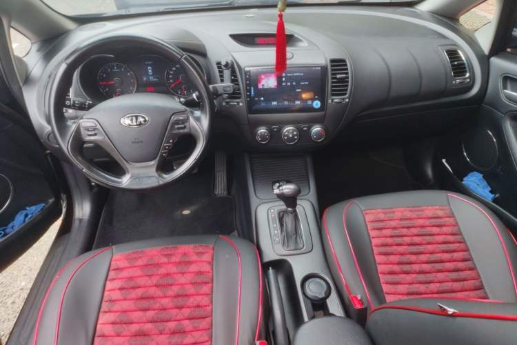 Used Kia K3 2013 1.6L Automatic GLS Center Console