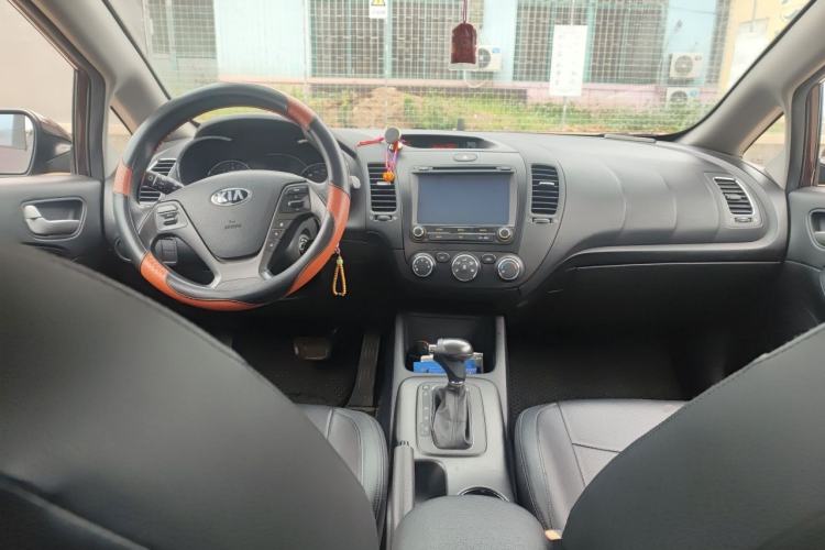 Used Kia K3 2013 1.6L Automatic GL Center Console