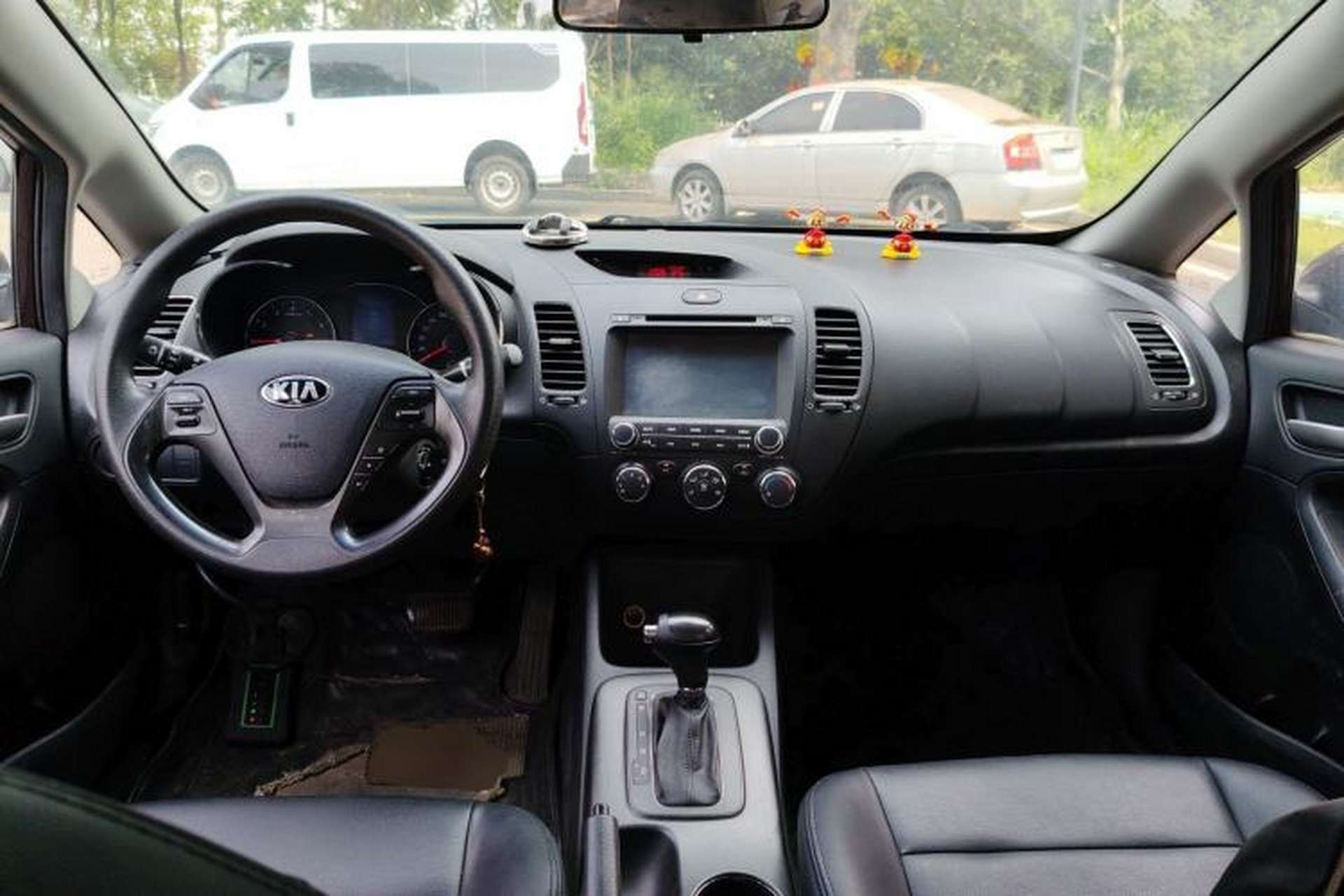 Used Kia K3 2013 1.6L Automatic GL Center Console