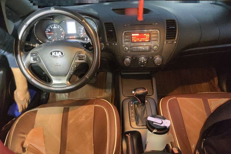 Used Kia K3 2013 1.6L Automatic GLS Center Console