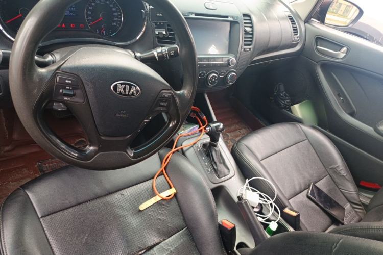 Used Kia K3 2013 1.6L Automatic GL Center Console