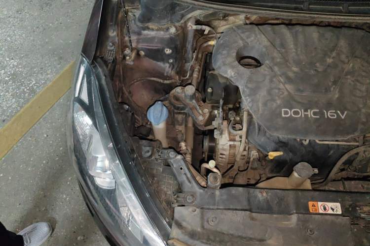 Used Kia K3 2013 1.6L Manual GLS Engine Bay Right