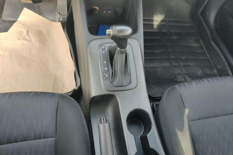 Used Kia K3 2013 1.6L Automatic GL Gear Lever