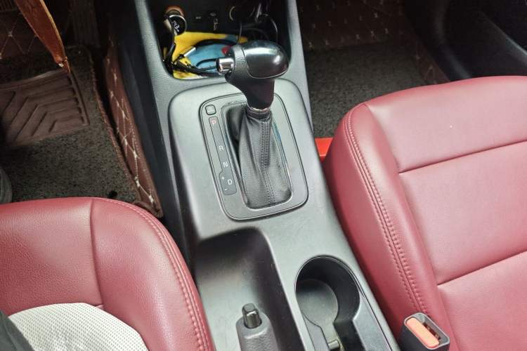 Used Kia K3 2013 1.6L Automatic GL Gear Lever
