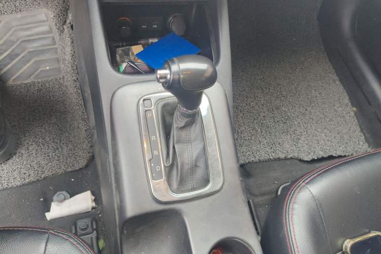 Used Kia K3 2013 1.6L Automatic GLS Gear Lever