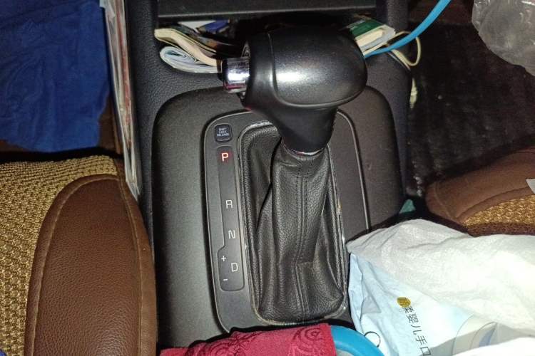 Used Kia K3 2013 1.6L Automatic DLX Gear Lever