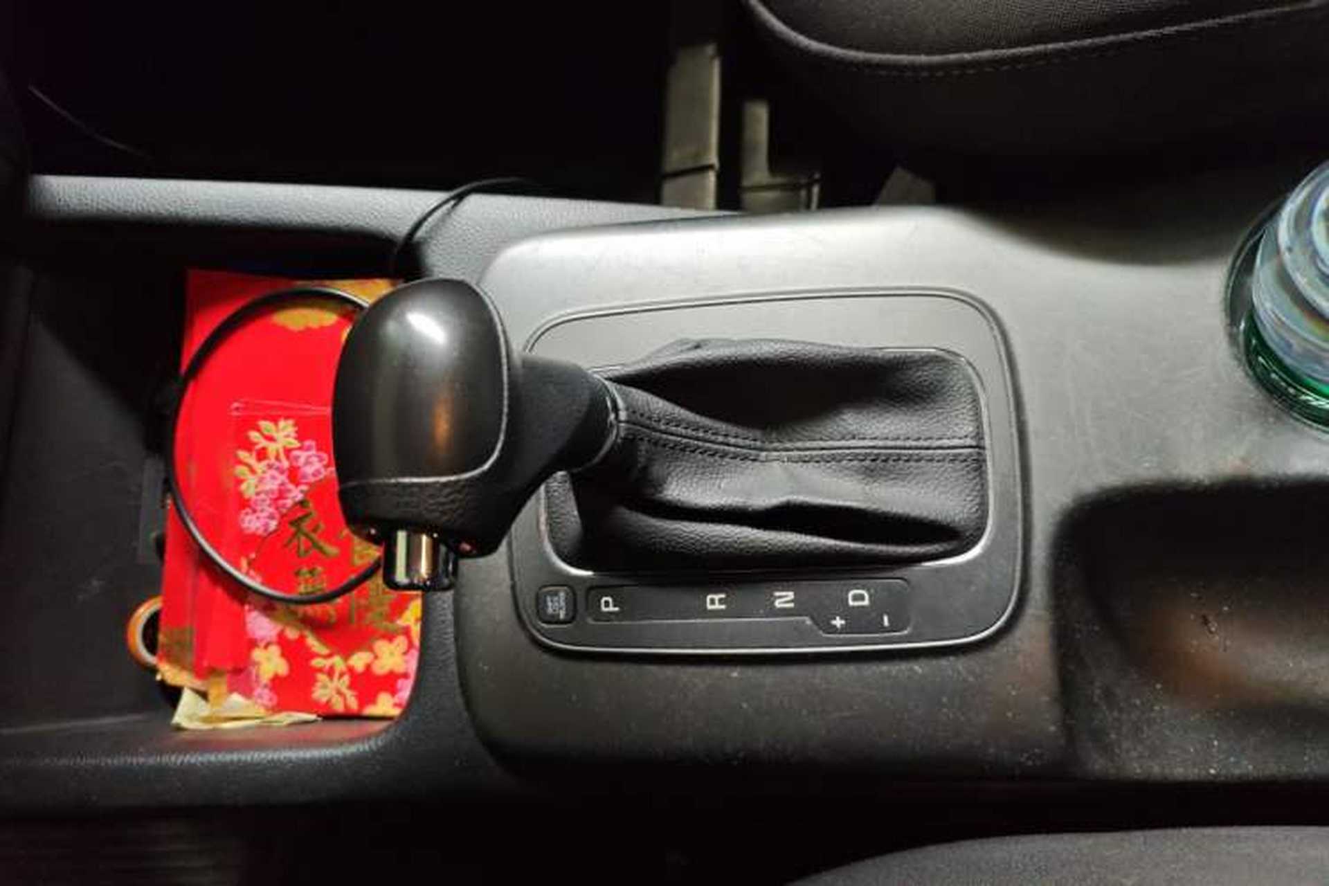 Used Kia K3 2013 1.6L Automatic GL Gear Lever