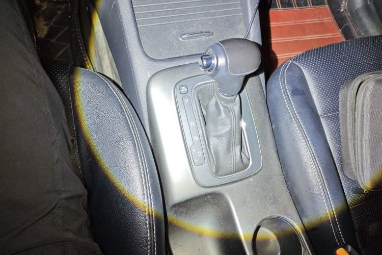 Used Kia K3 2013 1.6L Automatic GLS Gear Lever
