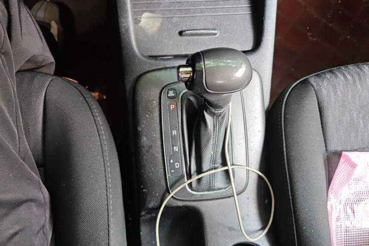 Used Kia K3 2013 1.6L Automatic GLS Gear Lever