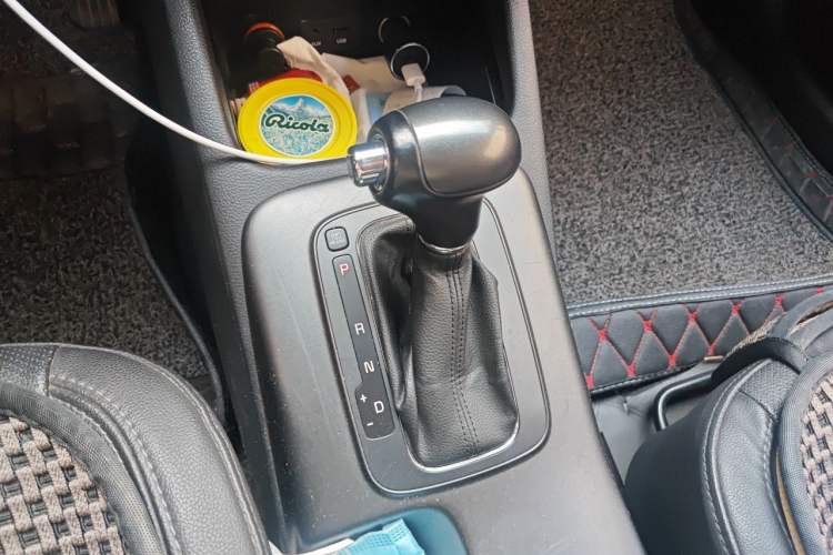 Used Kia K3 2013 1.6L Automatic GLS Gear Lever