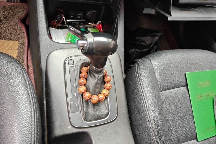 Used Kia K3 2013 1.6L Automatic GLS Gear Lever