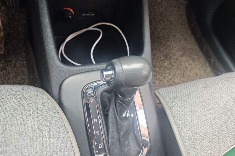 Used Kia K3 2013 1.6L Automatic GL Gear Lever