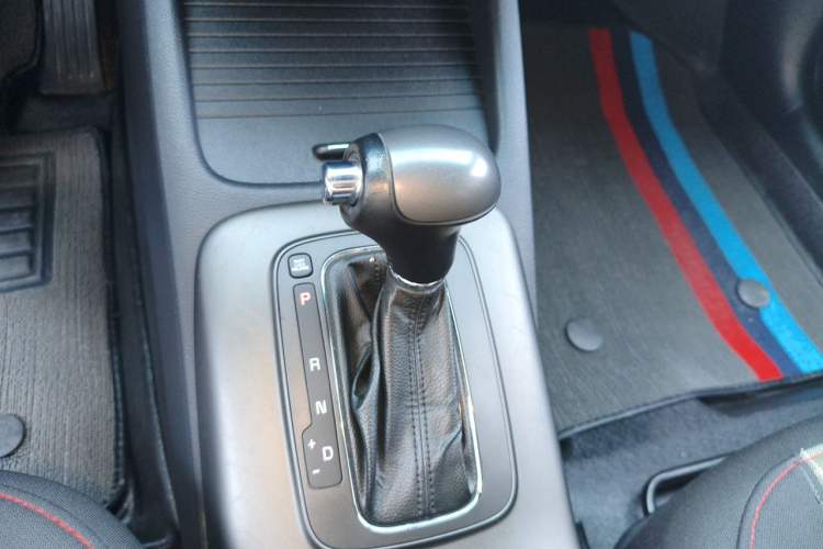Used Kia K3 2013 1.6L Automatic GLS Gear Lever