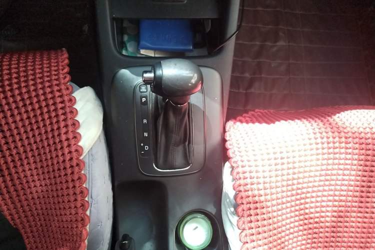 Used Kia K3 2013 1.6L Automatic DLX Gear Lever