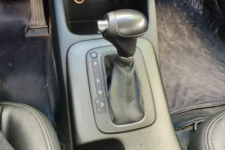Used Kia K3 2013 1.6L Automatic GL Gear Lever