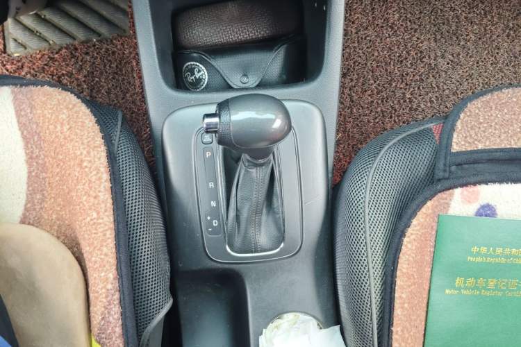 Used Kia K3 2013 1.6L Automatic GL Gear Lever