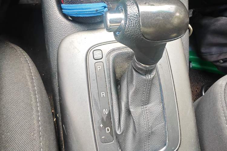 Used Kia K3 2013 1.6L Automatic GL Gear Lever
