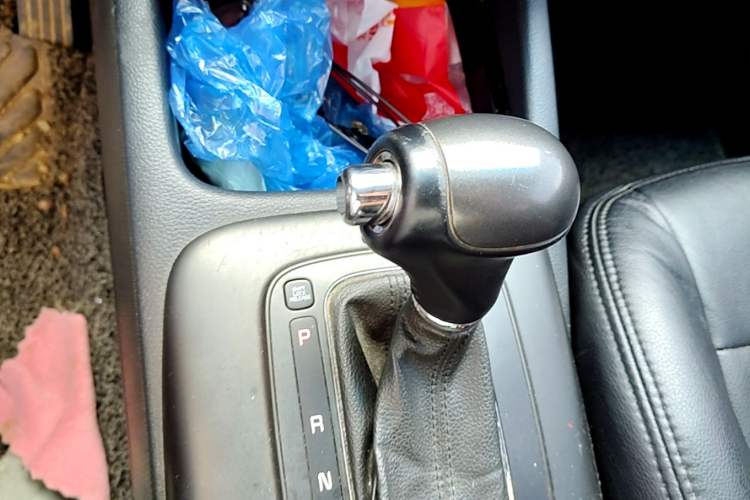 Used Kia K3 2013 1.6L Automatic GLS Gear Lever